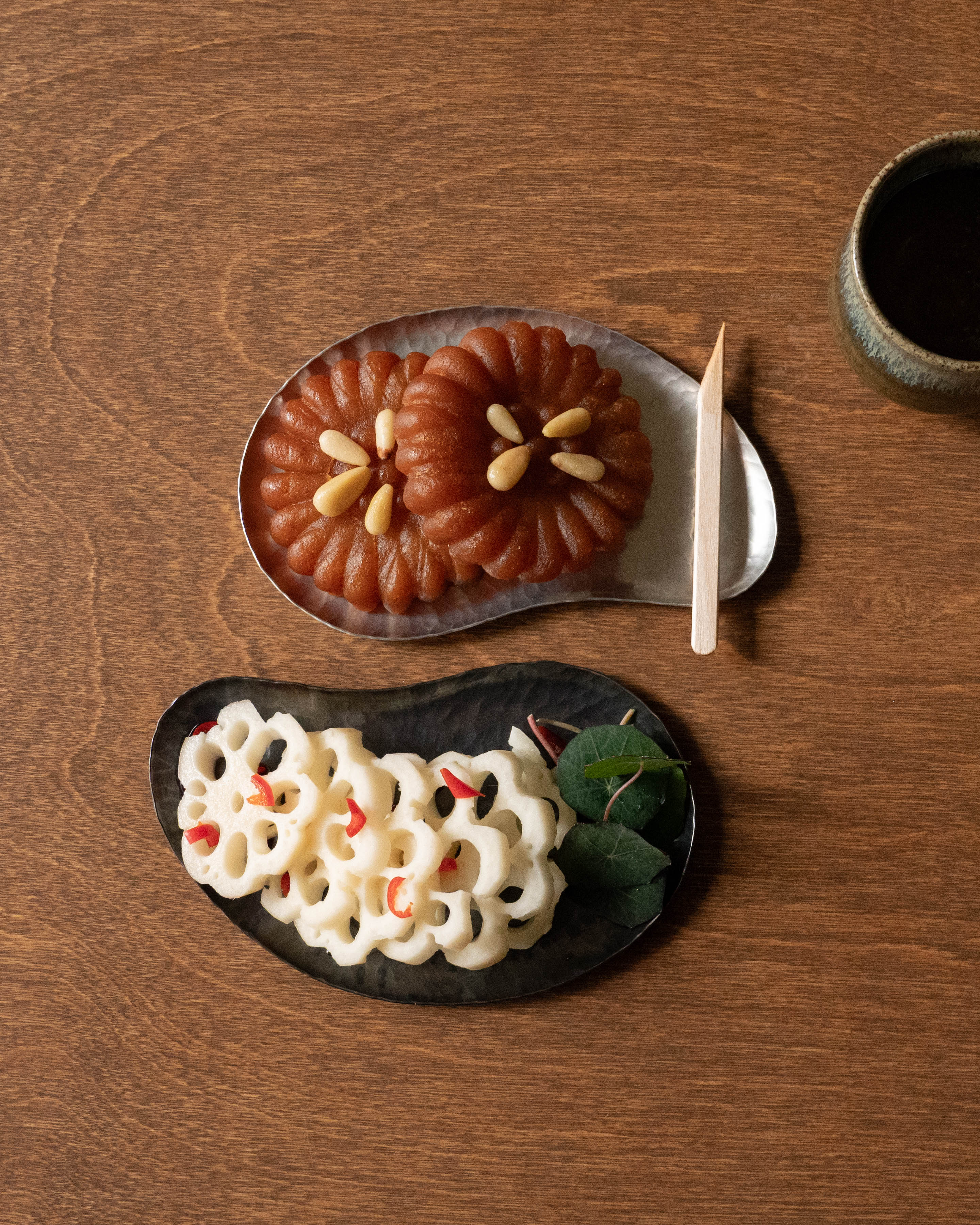 hammered magatama plate