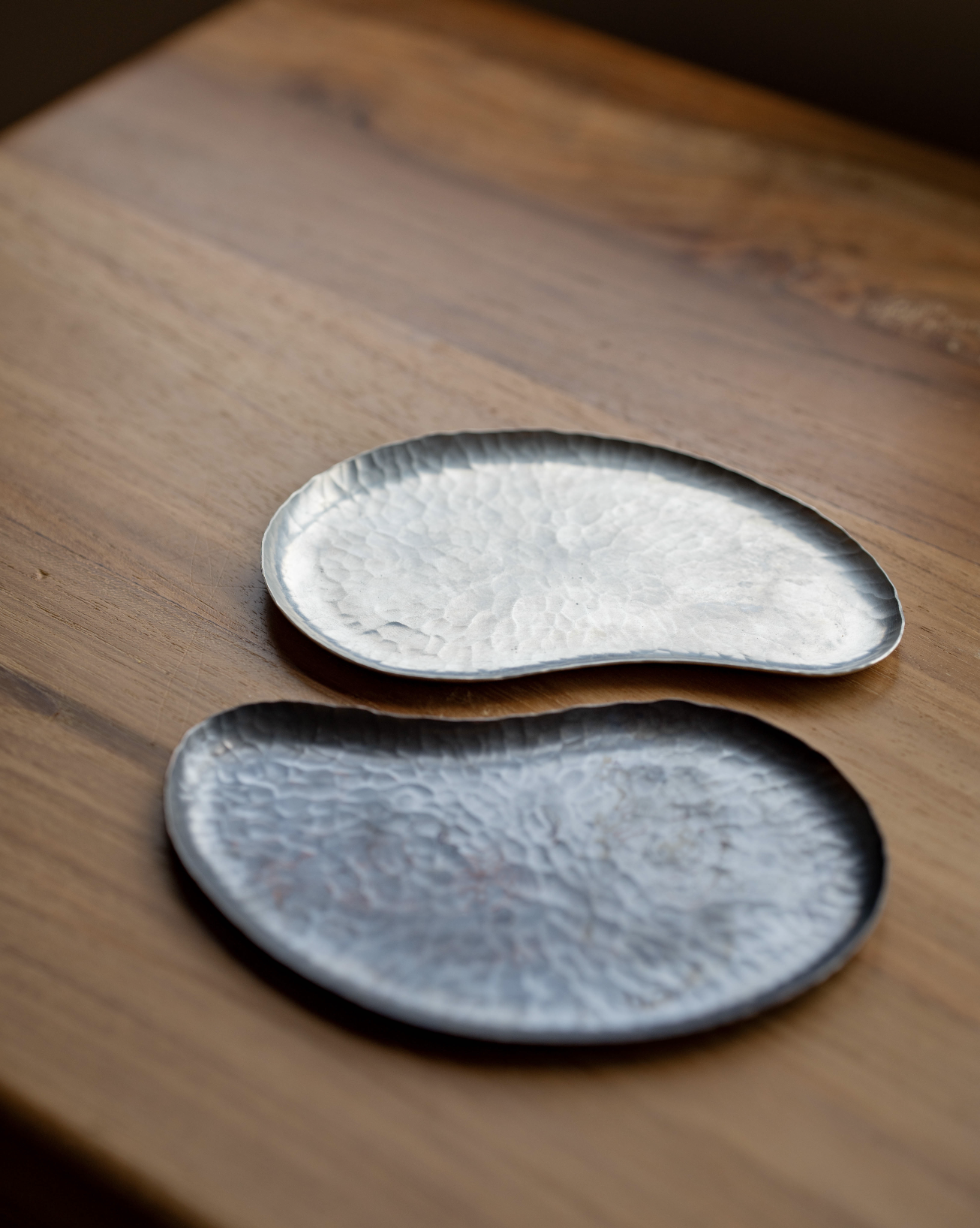 hammered magatama plate