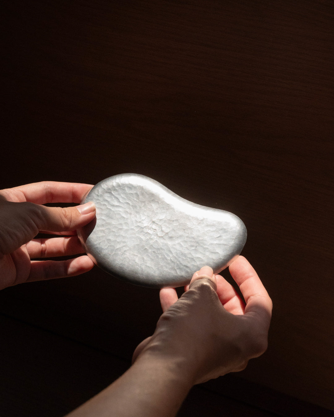 hammered magatama plate